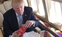 Cựu Tổng thống Trump bất ngờ bị vệ sĩ cũ “tố” là nhờ mua thức ăn rồi… mãi không trả tiền