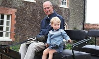 William lần đầu đăng bức ảnh này của Hoàng thân Philip và George, có một điểm rất đặc biệt