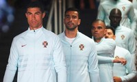 Trước trận mở màn ở EURO 2020, Cristiano Ronaldo thúc đẩy cả đội, thể hiện tầm lãnh đạo