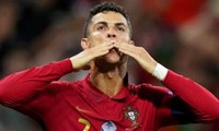 Tại sao Cristiano Ronaldo toàn mặc áo dài tay thi đấu trong khi đồng đội mặc áo ngắn tay?