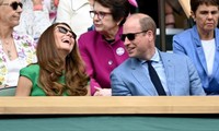 Netizen nhận ra cử chỉ đặc biệt, nói lên nhiều điều trong ảnh William cùng Kate xem tennis