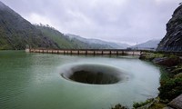 “Cổng địa ngục” khổng lồ mở ra ở một hồ nước tại Mỹ khiến nhiều người sợ hãi, lý do là gì?