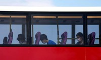 Dịch vụ &quot;xe buýt ngủ ngon&quot; tại Hồng Kông: Chạy 76km, tặng tai nghe và bịt mắt cho khách 