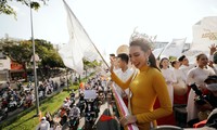 Khoảnh khắc ngày trở về của Hoa hậu Thùy Tiên: Điểm 10 nàng hậu thân thiện và chiều fan