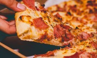 Khi biết lý do khách hàng trả thiếu tiền pizza, shipper có quyết định không thể tốt hơn