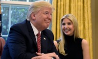 Tổng thống Trump về nhà nghỉ lễ, con gái cưng Ivanka Trump tranh thủ “trêu” bố cho vui