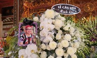 Mẹ Minh Lộc suy sụp trong lễ tưởng niệm, tiết lộ lý do giấu tin con qua đời
