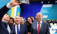 Cựu tổng thống Kazakhstan tái xuất, bác bỏ các tin đồn