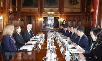 Chủ tịch Hạ viện Anh hội đàm với Chủ tịch Quốc hội Vương Đình Huệ