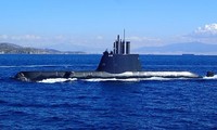 Tàu ngầm Hy Lạp gặp sự cố khi phóng lên khỏi mặt nước