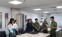 CQĐT tống đạt các quyết định tố tụng đối với bà Trần Kim Oanh, Phó hiệu trưởng Đại học Đông Đô