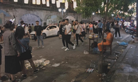 Sốc với hình ảnh đường phố Hà Nội ngập trong rác sau đêm Trung Thu