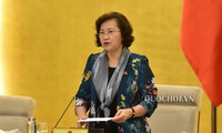 Chủ tịch Quốc hội Nguyễn Thị Kim Ngân đề nghị các cơ quan thay đổi phương thức làm việc, sớm gửi tài liệu các dự án phục vụ phiên họp.