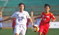 Sững sờ trước pha đá phạt &apos;cực phẩm&apos; của nữ cầu thủ Hà Nội