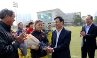 Tuyển nữ Việt Nam nhận doping tinh thần trước thềm vòng loại Olympic