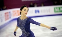 Nữ thần trượt băng Nga bị chỉ trích vì &apos;đi linh tinh&apos; giữa mùa dịch