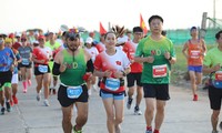 Rực rỡ sắc màu trên đường chạy Tiền Phong Marathon 2020