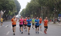 Runner Hà thành khổ luyện sớm tinh mơ cho Tiền Phong Marathon 2021