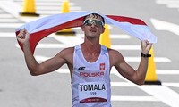 Dawid Tomala giành chiến thắng ở đi bộ 50km nam