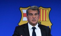 Chủ tịch Barca Joan Laporta trả lời trong cuộc họp báo