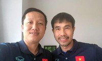 HLV Phạm Minh Giang (phải) và trợ lý Huỳnh Tấn Quốc
