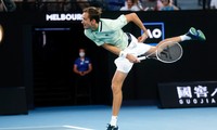 Medvedev và Tsitsipas thẳng tiến vào vòng 4 Australian Open 