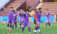 U23 Việt Nam tập buổi đầu tại Phú Thọ, thầy Park &apos;xốc&apos; lại tinh thần học trò 