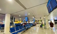 Sân bay Tân Sơn Nhất vắng hoe ngày mồng 1 Tết