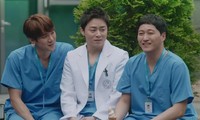 Preview tập 10 Hospital Playlist 2: Jeong Won có tình địch, &quot;Gấu ù lì&quot; đã chịu đổ Min Ha?