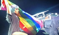 Lady Gaga làm ấm lòng cộng đồng lục sắc bằng loạt tuyên ngôn truyền cảm hứng