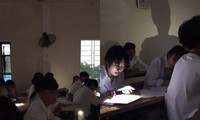 Tranh cãi clip học sinh Nghệ An đi học từ 4 giờ sáng vì lý do… tránh nắng