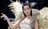 Mặc bộ váy nặng 40kg, Hoa hậu Đỗ Mỹ Linh lo lắng: “Em sợ sẽ bị ngã trên sàn catwalk!“