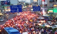 Cửa ngõ Sài Gòn kẹt xe kinh hoàng trước trận Việt Nam vs Thái Lan