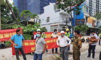 Hàng chục công nhân Lithaco căng băng rôn phản đối Cty GS E&C.