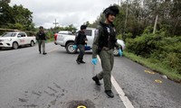 Quân đội Thái Lan rà soát khu vực xảy ra vụ tấn công ngày 3/4. Ảnh: Reuters