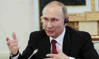 Tổng thống Nga Vladimir Putin trong cuộc gặp các hãng thông tấn hàng đầu thế giới hôm 1/6. Ảnh: AP