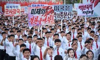 Các sinh viên Triều Tiên tham gia mít tinh tại quảng trường Kim Il-Sung ở thủ đô Bình Nhưỡng hôm 23/9 nhằm tán dương lời tố cáo Mỹ của lãnh tụ Kim Jong-un. Ảnh: Yonhap