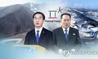 Bộ trưởng Thống nhất Hàn Quốc Cho Myoung-gyon (trái) và Chủ tịch Ủy ban Tái thống nhất hòa bình Ri Son-gwon (phải). Ảnh: Yonhap