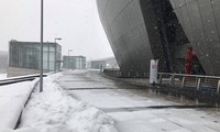 Mục kích tuyết phủ kín sân vận động trước trận chung kết