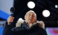 Ông Putin phát biểu trong cuộc mít tinh kỷ niệm 4 năm ngày Crimea sáp nhập Nga tại Quảng trường Manezgnaya ở Moscow. Ảnh: AFP