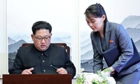 Người phụ nữ không rời ông Kim Jong-un nửa bước trong hội nghị liên Triều