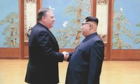 Ông Mike Pompeo (trái) và ông Kim Jong-un (phải). Ảnh: Nhà Trắng