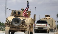 Phương tiện gắn cờ Mỹ tại Syria. Ảnh: Reuters