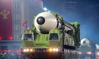 Triều Tiên khoe dàn khí tài cực khủng trong lễ duyệt binh lúc 0h