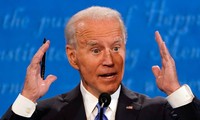 Ông Joe Biden phát biểu trong cuộc tranh luận tối 22/10 (giờ Mỹ). Ảnh: AP