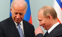 Tổng thống Nga Vladimir Putin (phải) và ứng viên Tổng thống Mỹ Joe Biden (trái). Ảnh: Tass