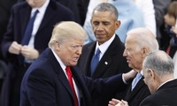 Hai ông Biden và Obama tham dự lễ nhậm chức của ông Trump hồi năm 2017. Ảnh: Reuters