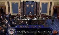 Dự luật cứu trợ của ông Biden được thông qua tại Thượng viện với số phiếu thuận mong manh. Ảnh: RT