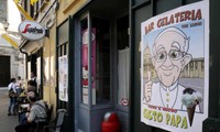 Một nhà hàng ở Ý có bán loại kem tôn vinh Giáo hoàng Francis. Ảnh: Reuters