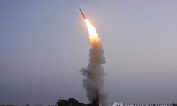 Hình ảnh tên lửa phòng không mới được Triều Tiên phóng thử hôm 30/9. Ảnh: Yonhap